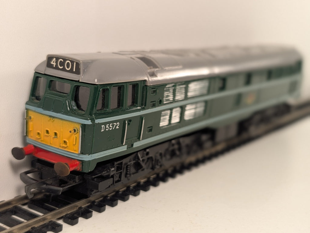 Hornby R357 OO Gauge Class 31 Diesel Locomotive BR Green DCC Fitted Boxed