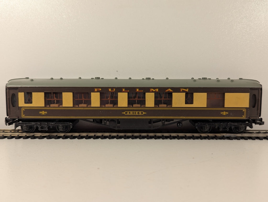 Hornby Dublo 4035 Pullman Parlour Car 'Aries' OO Gauge