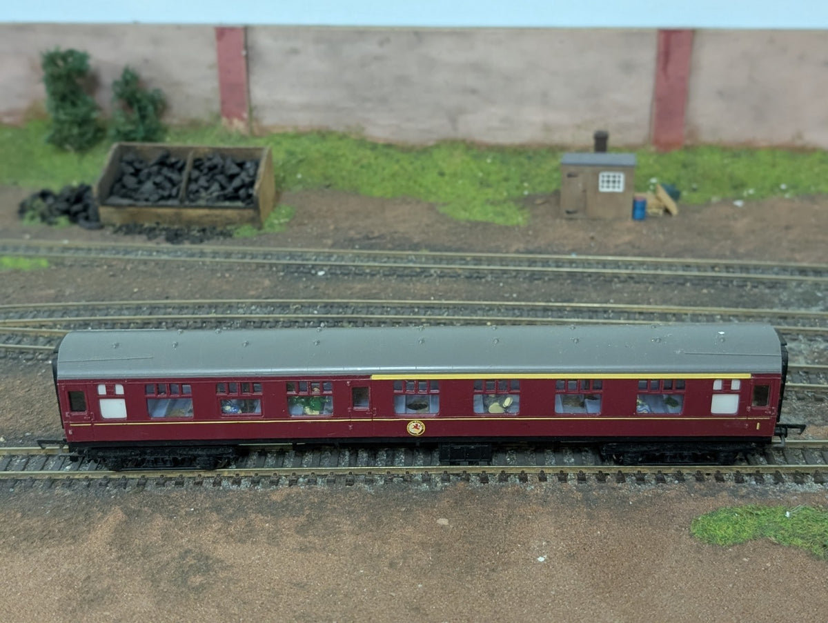 Hornby Tri-ang R382-15865 Composite Coach BR Maroon Unnumbered OO Gauge
