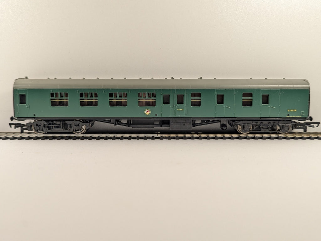 Mainline OO Gauge Mark 1 Type Coach BSK Passenger Coach S34938
