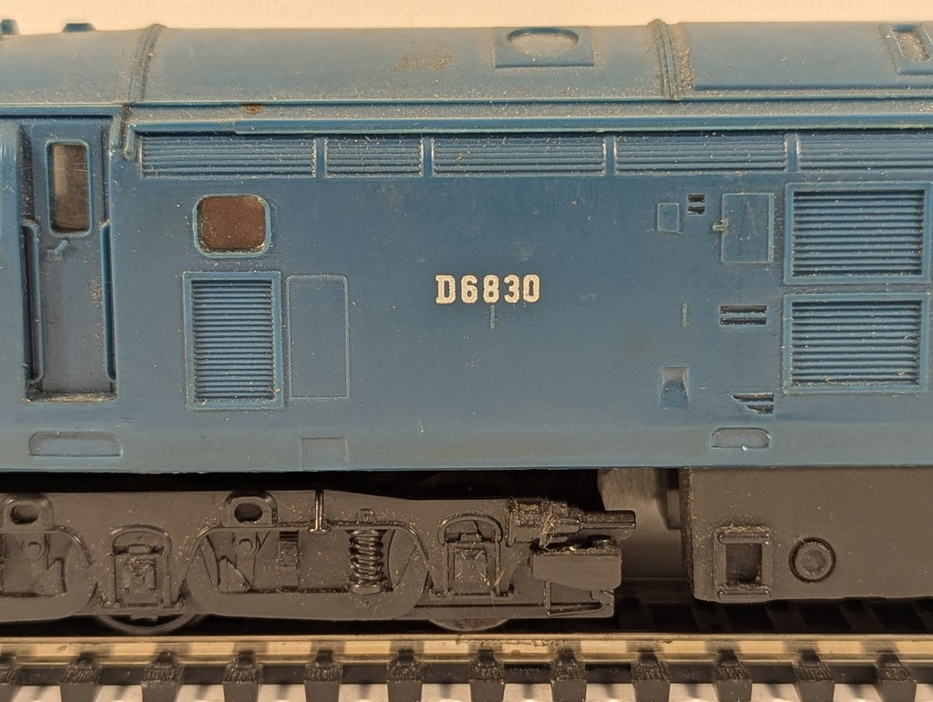 Tri-ang Hornby OO Gauge Class 37 Co-Co Diesel Locomotive D6830 BR Blue R751