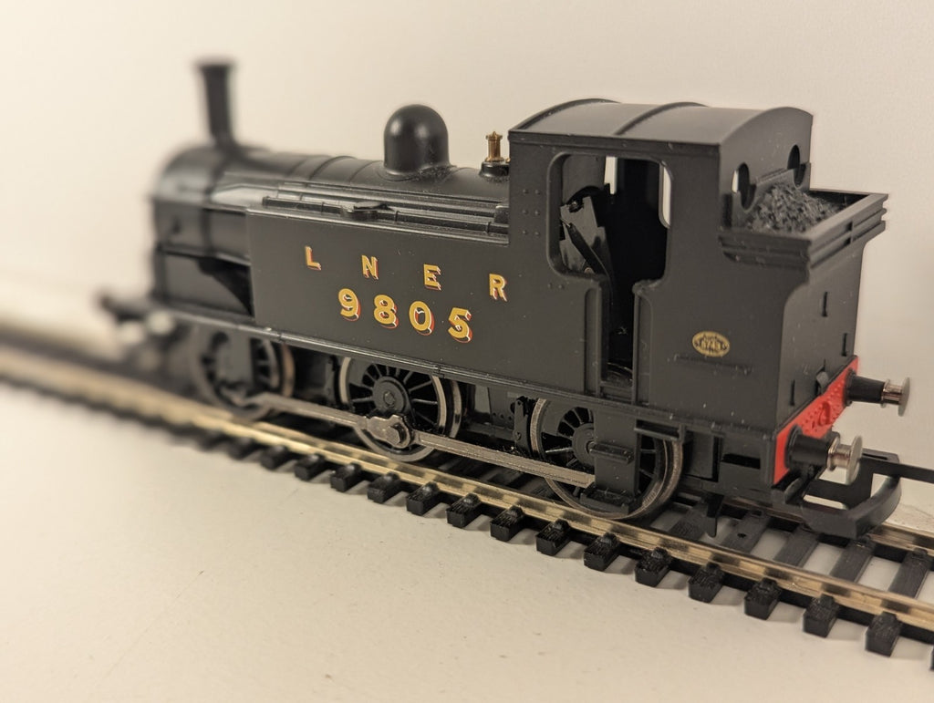 Hornby R2970X Class J83 0-6-0T Locomotive 9805 LNER Black DCC Fiited