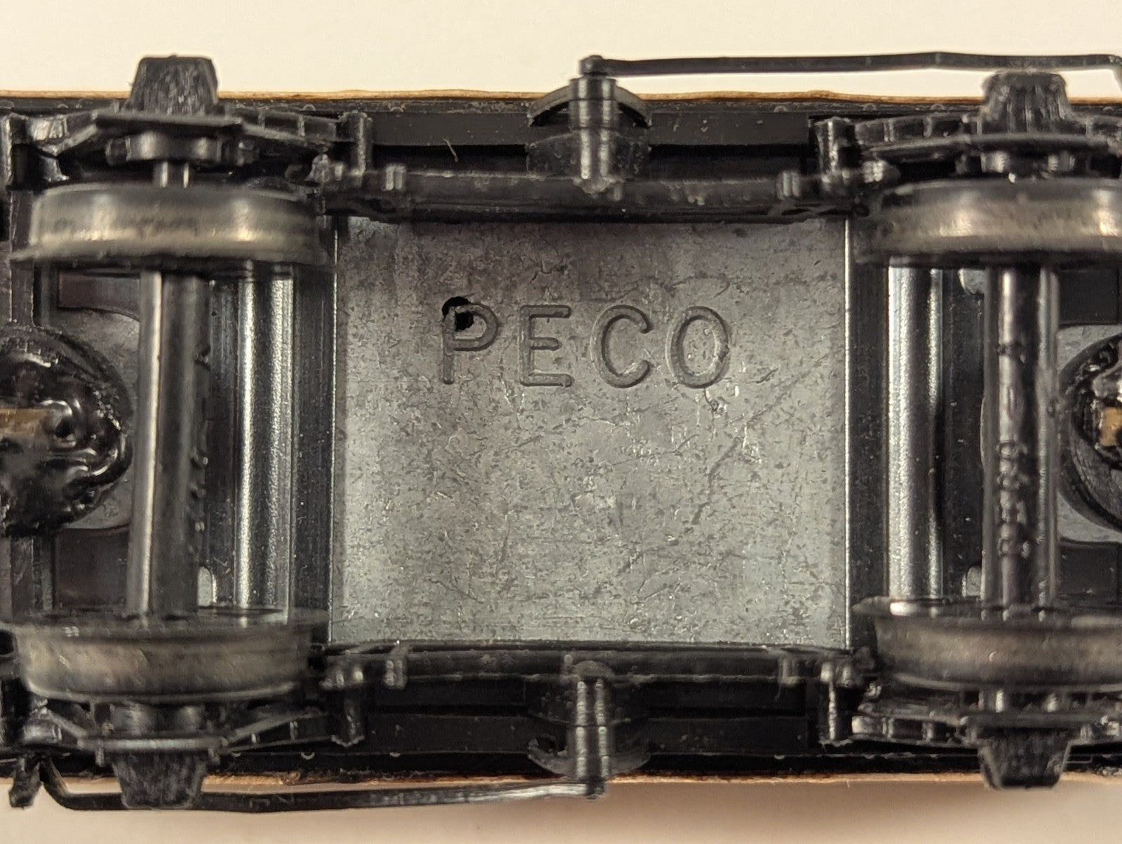 Peco OO Gauge Crawshay Brothers Lime Wagon – Missing Couplings