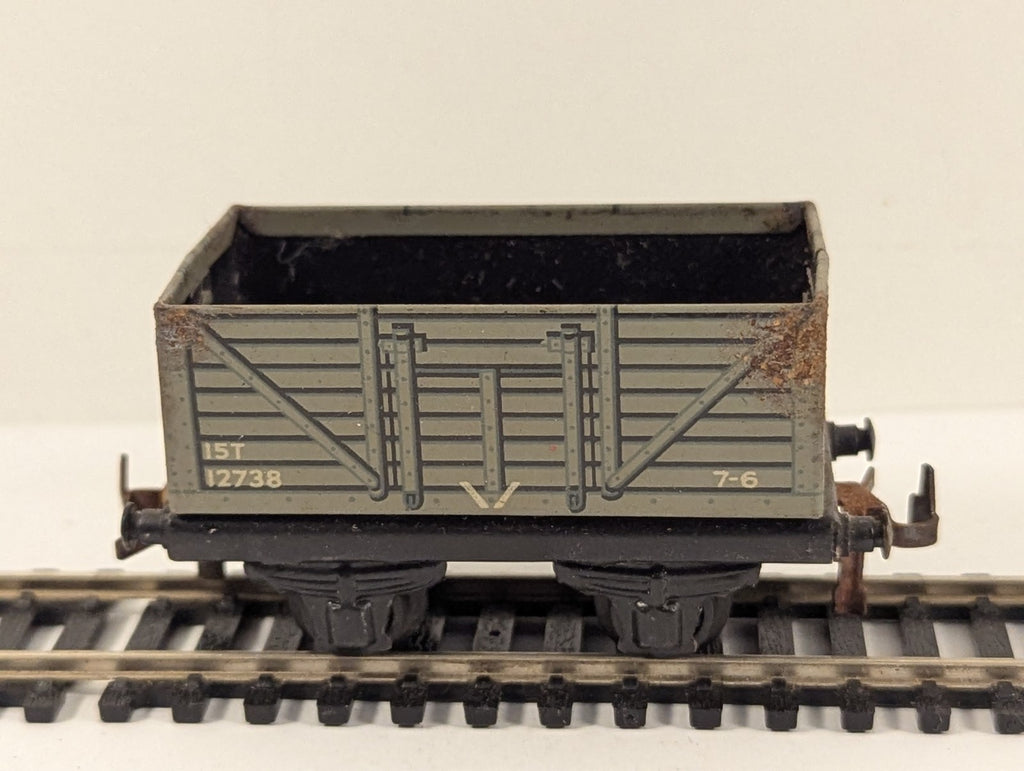 Trix Twin Railway 15 Ton High-Sided Plank Wagon OO Gauge - Chipped Decals
