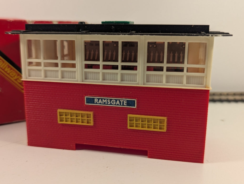 Hornby R145 Modern Signal Box – Ramsgate
