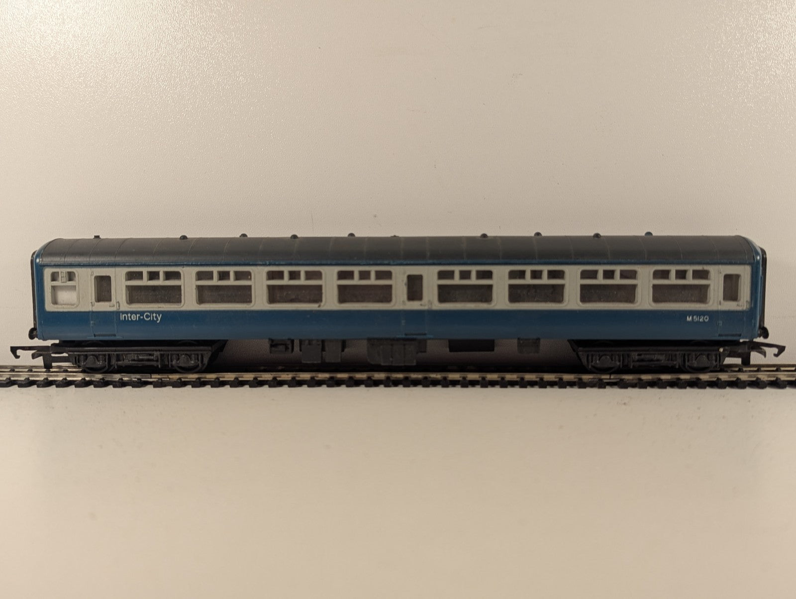 Hornby OO Gauge BR Mk1 Composite Coach Passenger Coach M5120 BR Blue