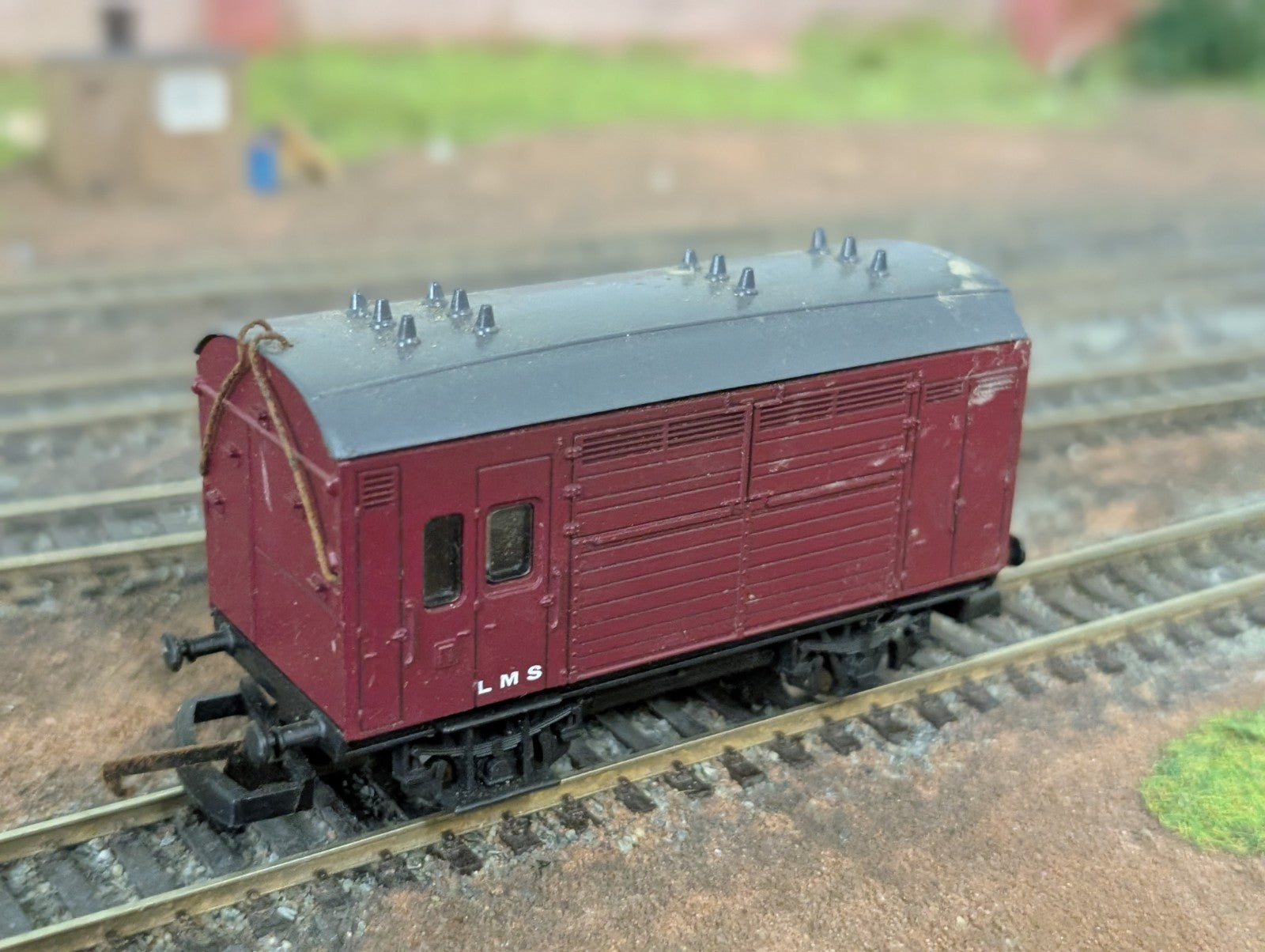 Lima 305626 OO Gauge LMS MAROON HORSE BOX WAGON Unboxed Used