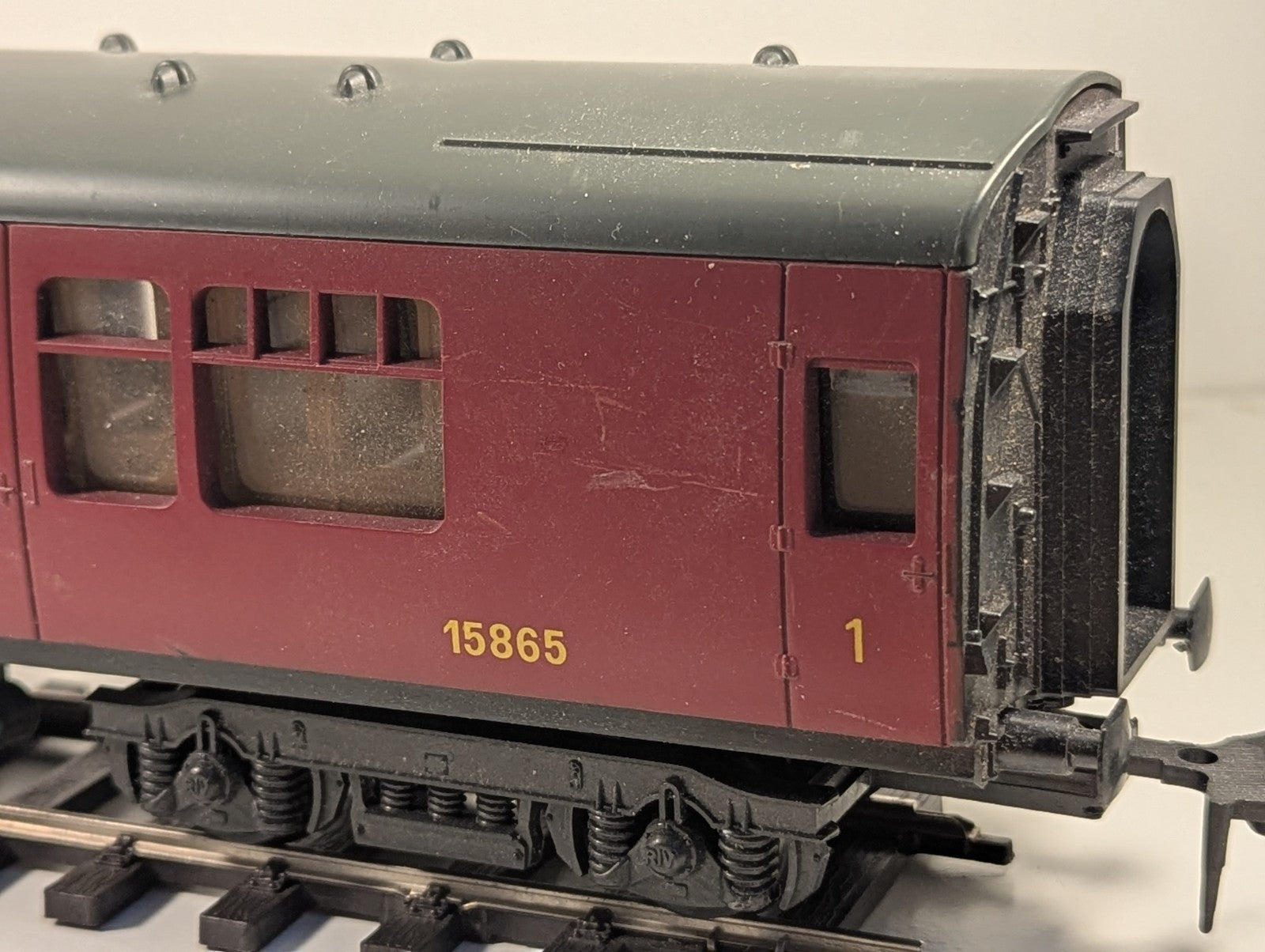 Lima O Gauge LMS 1st Class Corridor Composite Coach 15865 Maroon