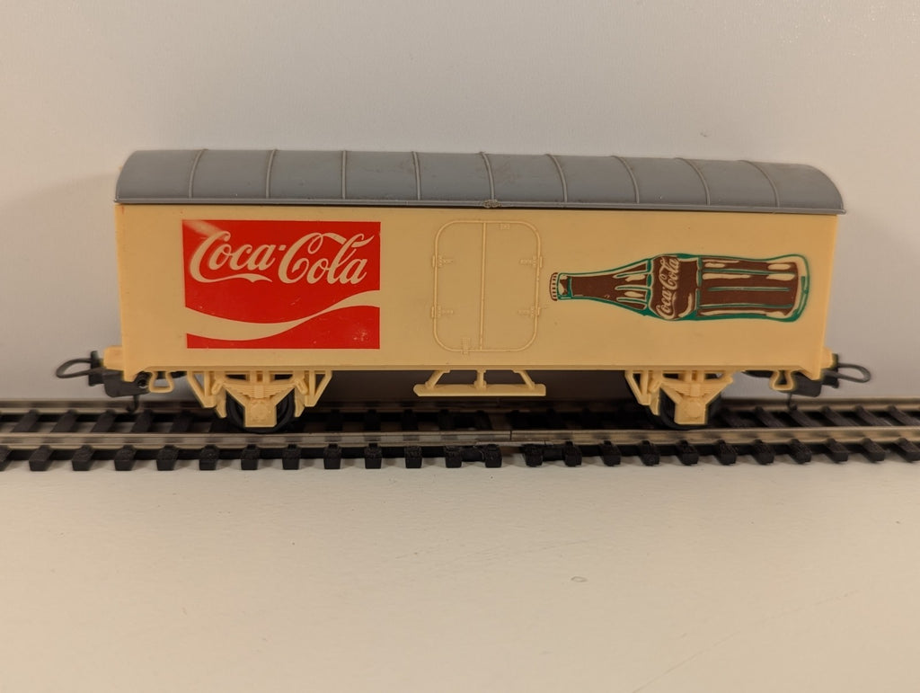 Lima HO Gauge Coca-Cola Refrigerator / Covered Goods Van