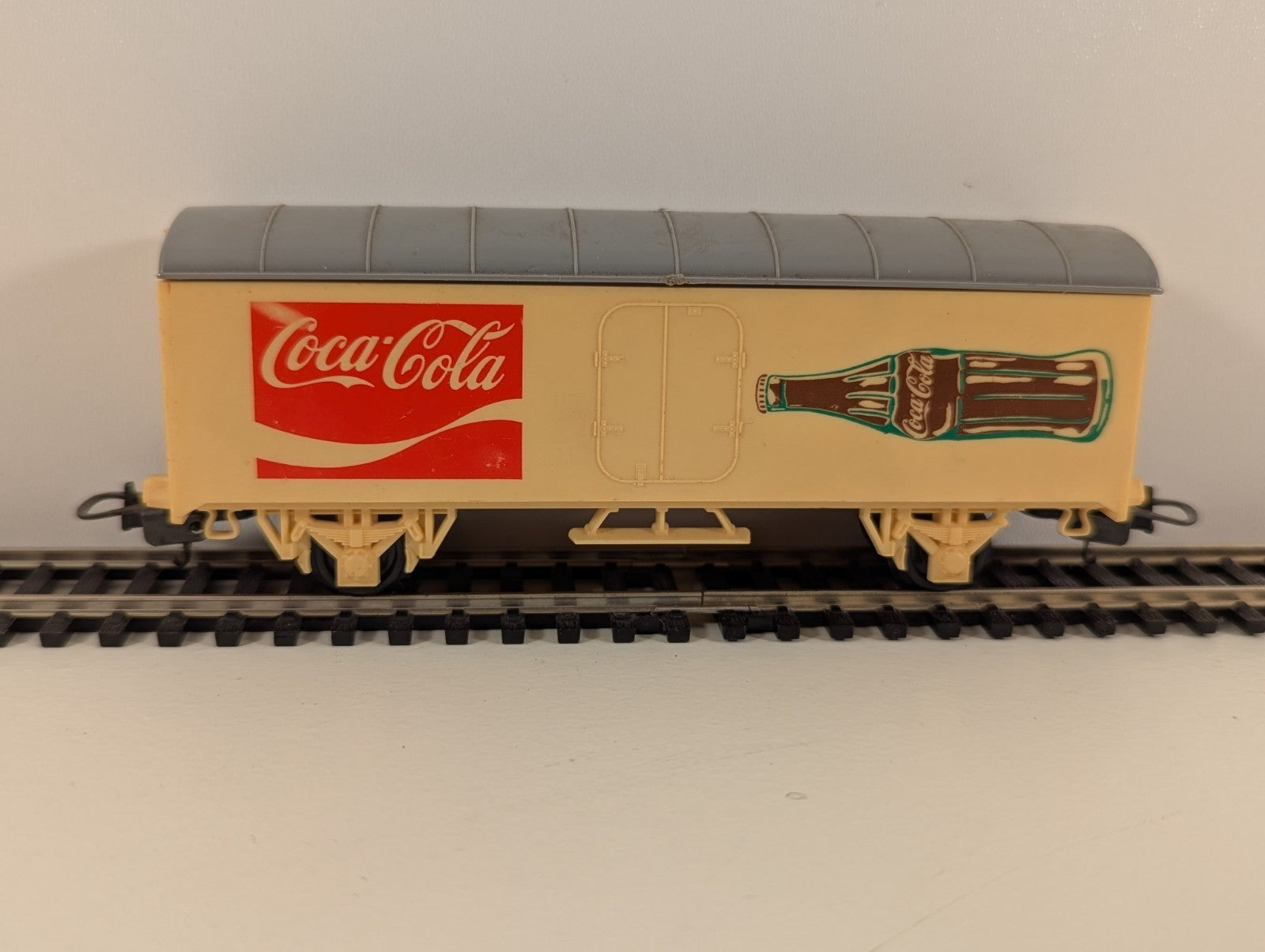 Lima HO Gauge Coca-Cola Refrigerator / Covered Goods Van
