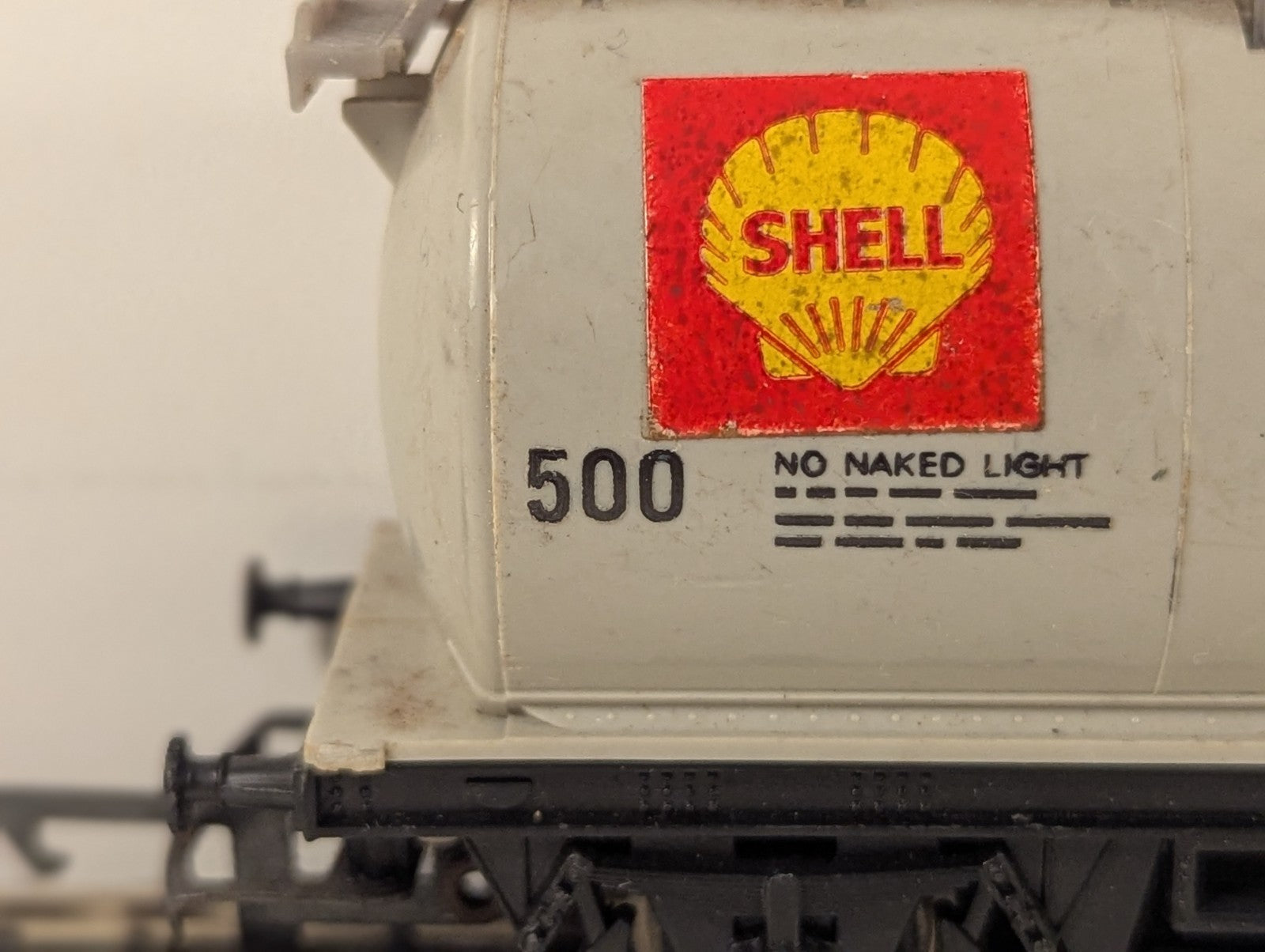Hornby OO Gauge Shell Tank Wagon 500 Shell Grey