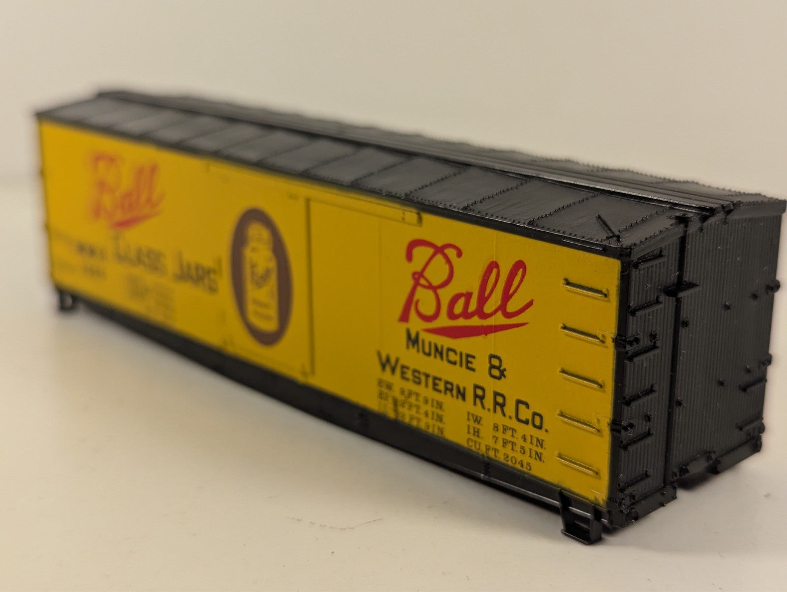 Roundhouse Products 3023 36' Billboard Box Car Kit HO Scale - Boxed