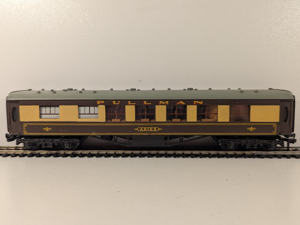 Hornby Dublo 4035 Pullman Parlour Car 'Aries' OO Gauge