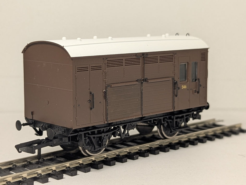 Hornby OO Gauge GWR Horse Box Goods Wagon 546 GWR Brown R6507A