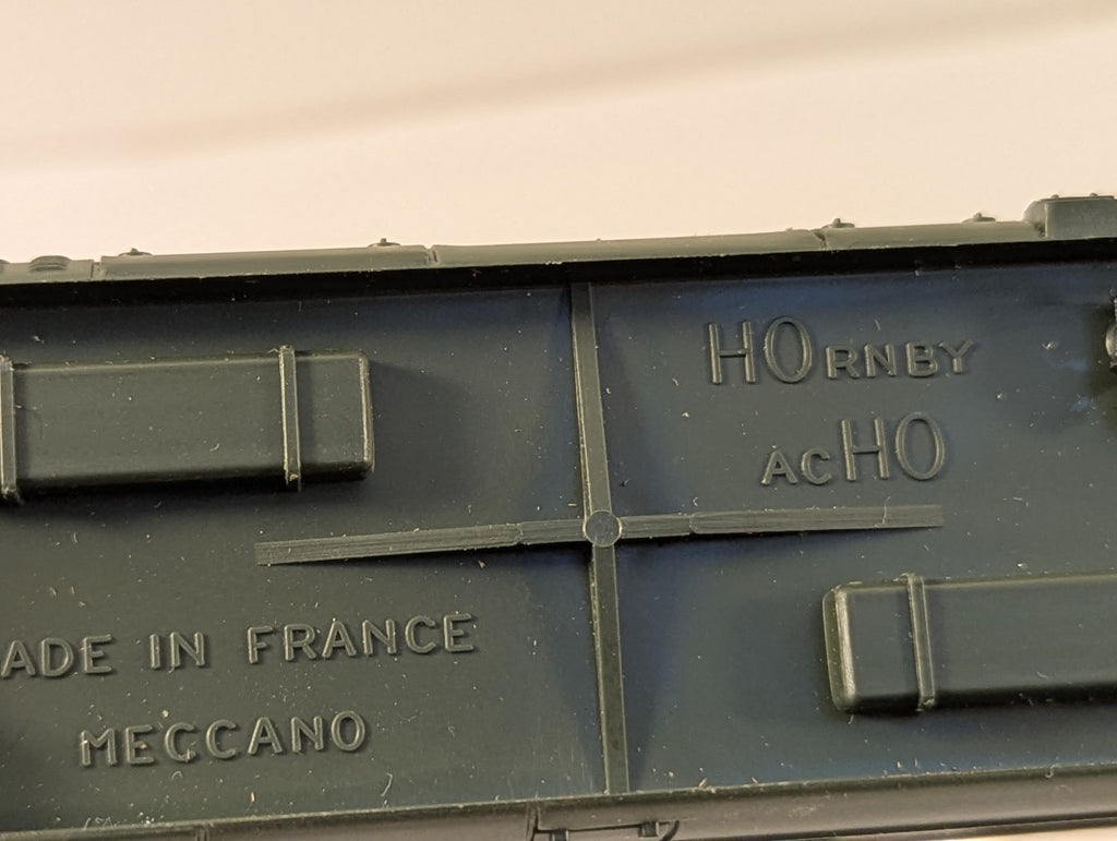 Hornby-Acho HO Gauge French SNCF Green Passenger Coach