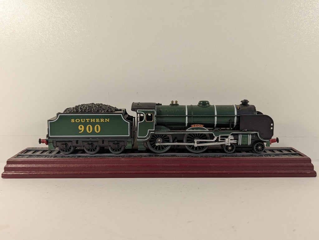 Atlas Editions 1:100 Scale Schools Class 4-4-0 Eton Static Model Locomotive 900