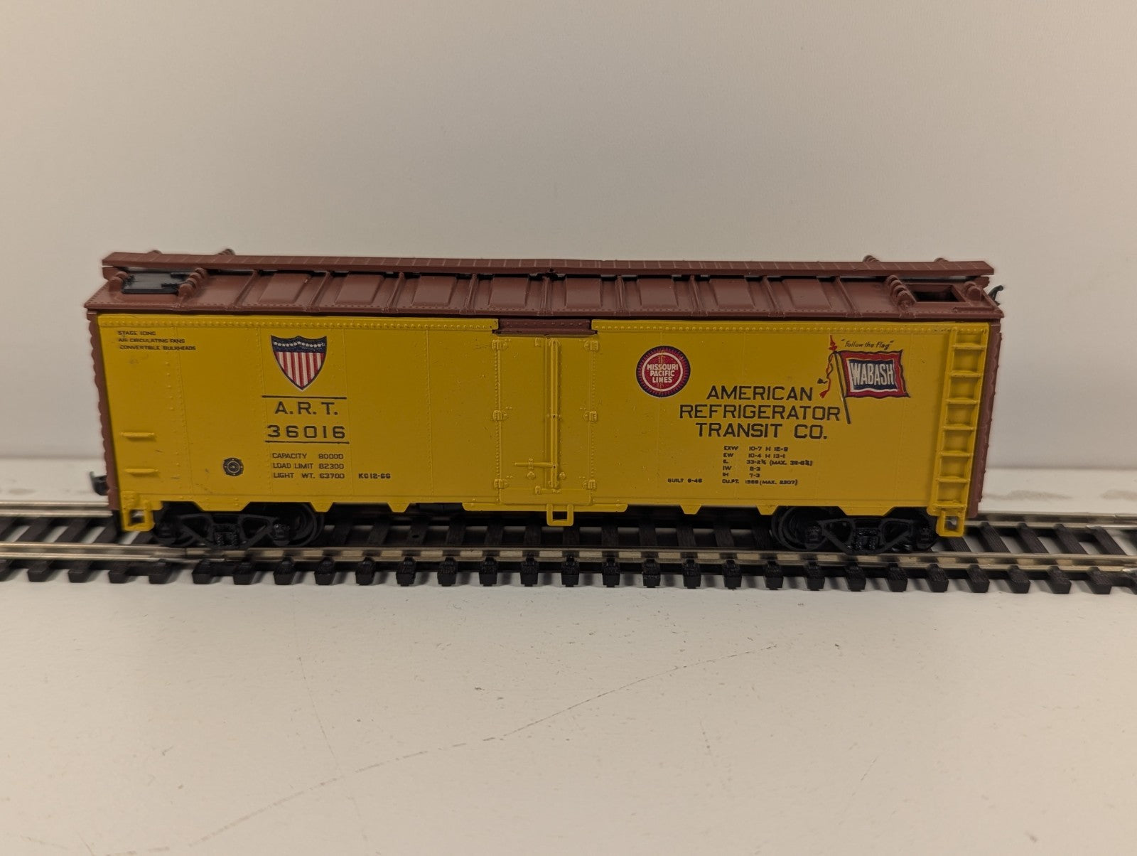Athearn HO Gauge American Refrigerator Transit Reefer Wagon
