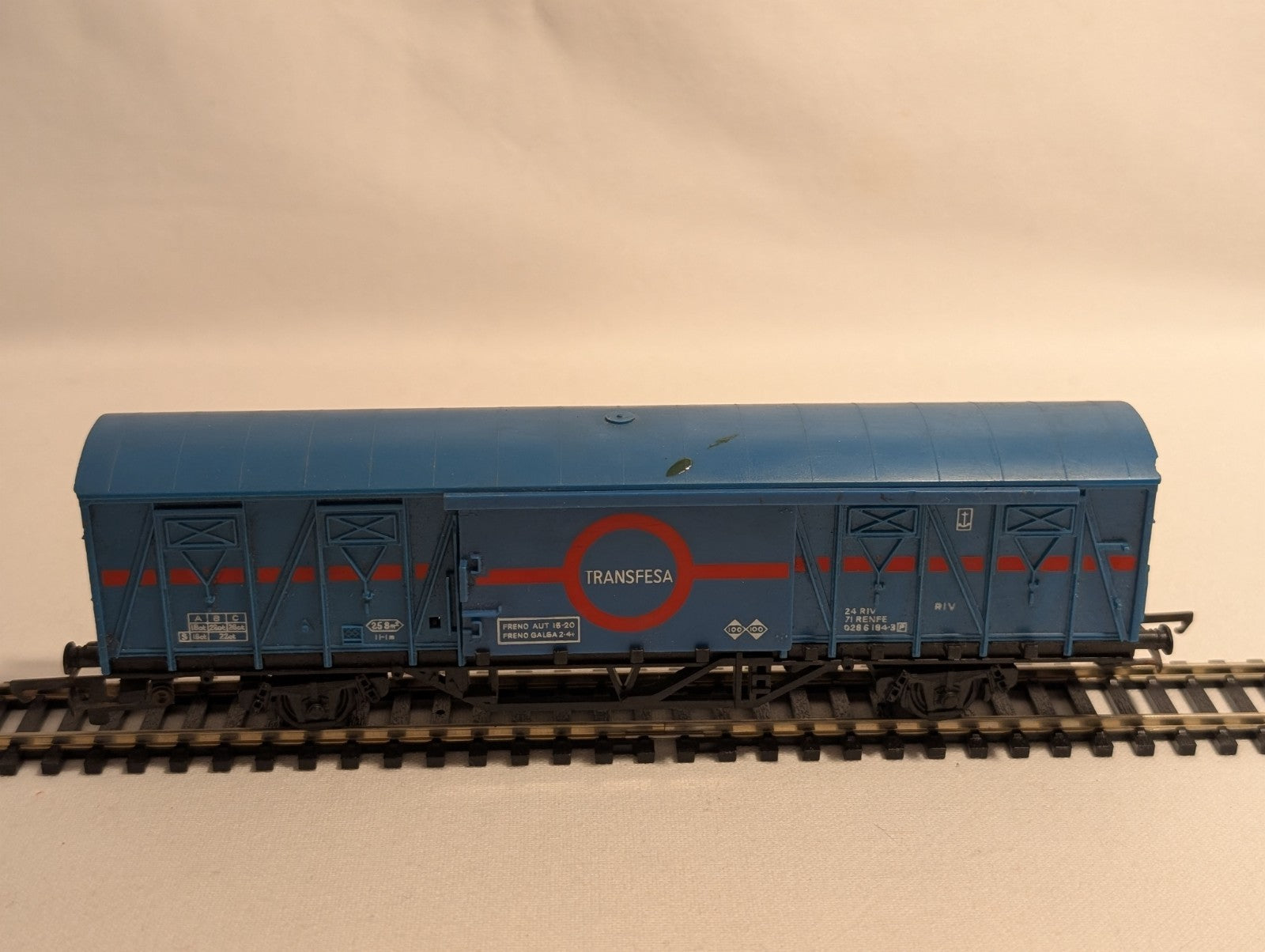Hornby R741 OO Gauge VIX International Ferry Van – Transfesa