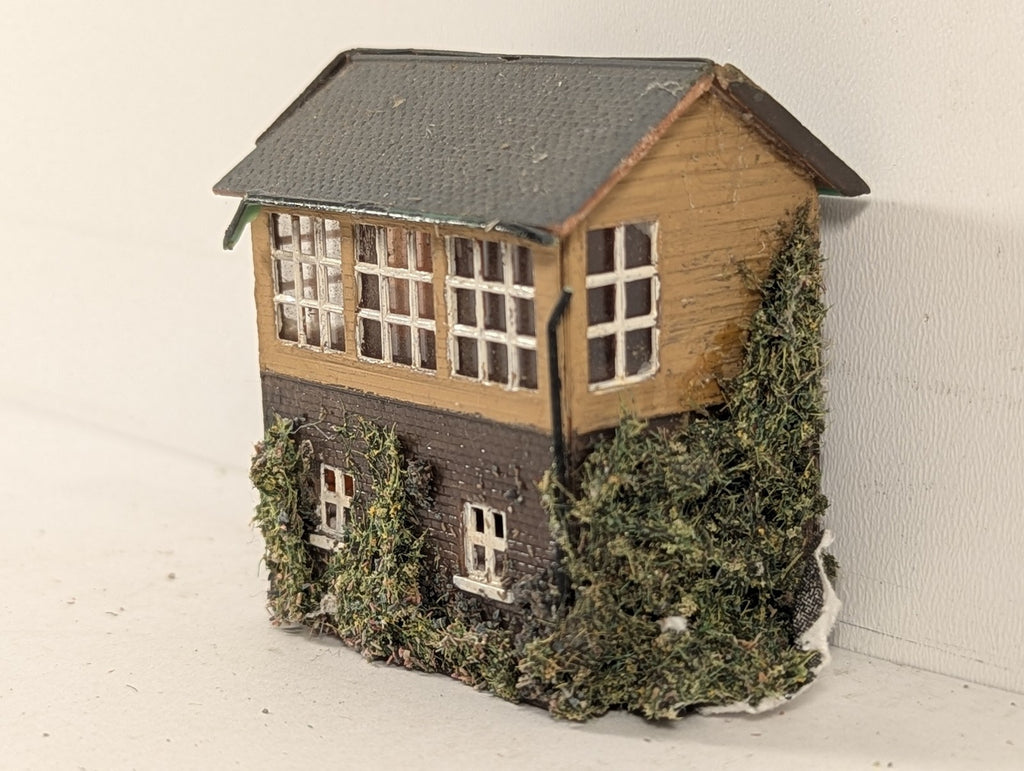 Hornby N Gauge Lyddle End Signal Box (Brick/Timber) Buildings & Structures N8008