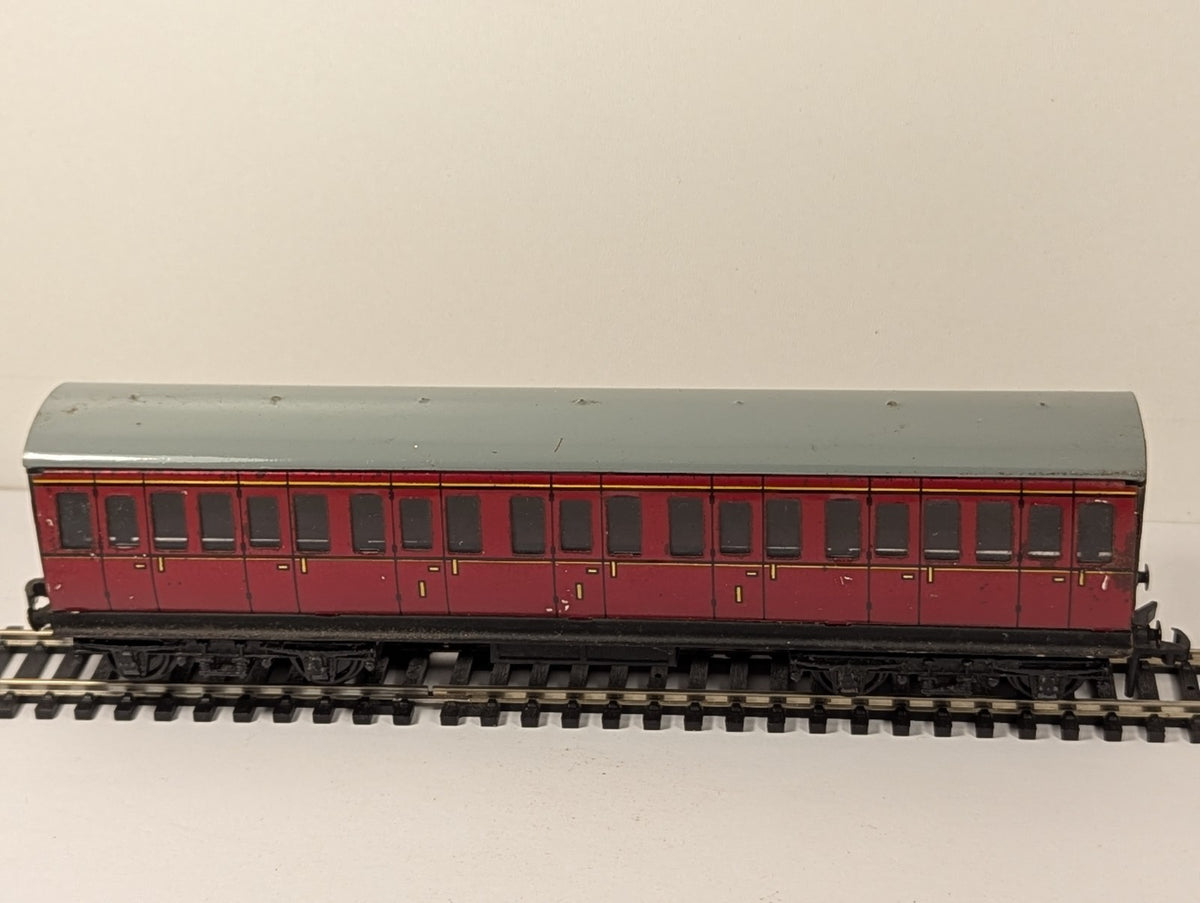 Hornby Dublo OO Gauge 32092 Maroon Suburban Coach
