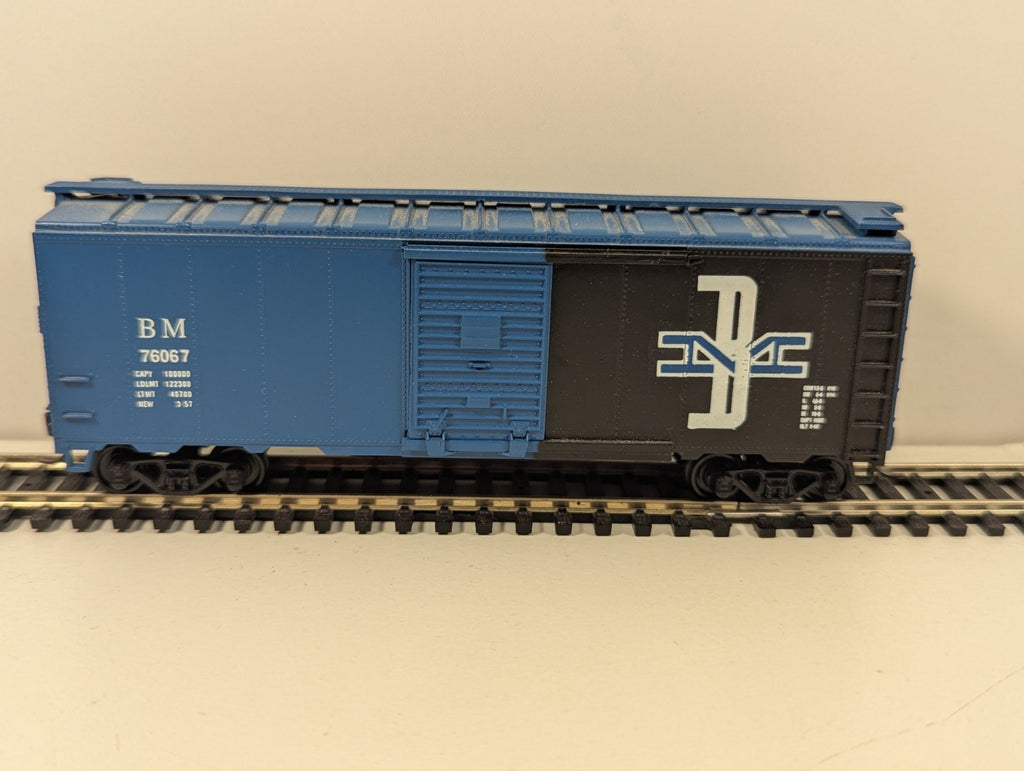 Athearn HO Gauge 70324 Boston & Maine 40ft Boxcar Superior Door boxed