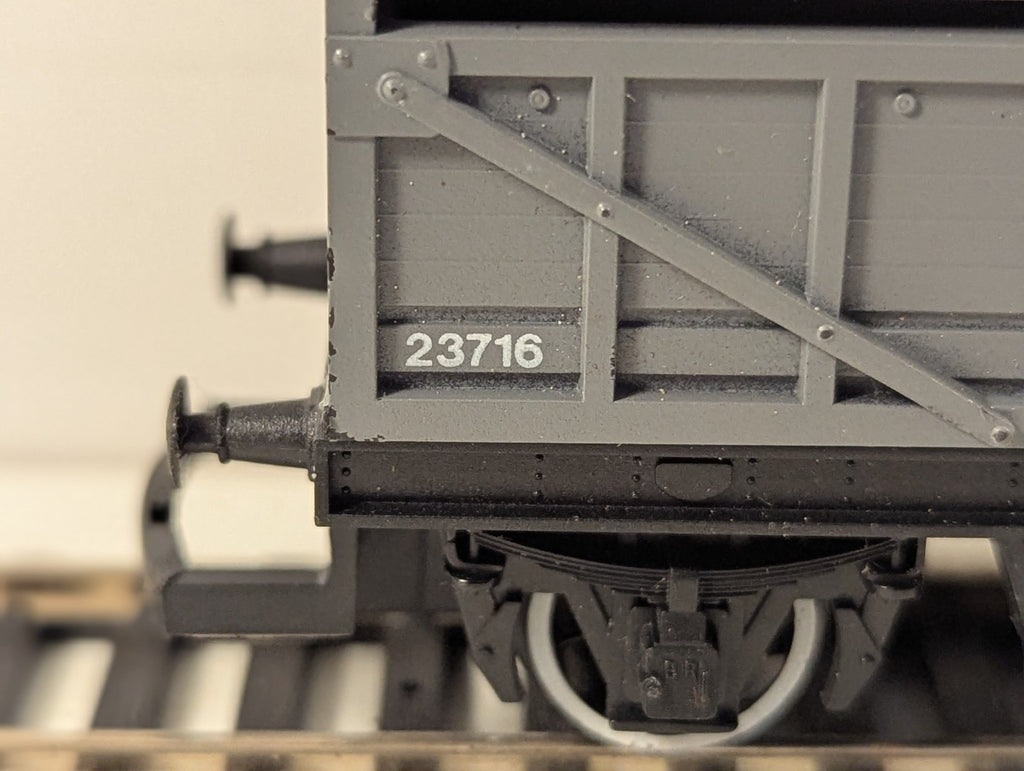 Hornby OO Gauge LMS Cattle Wagon Goods Wagon 23716 LMS Grey R237