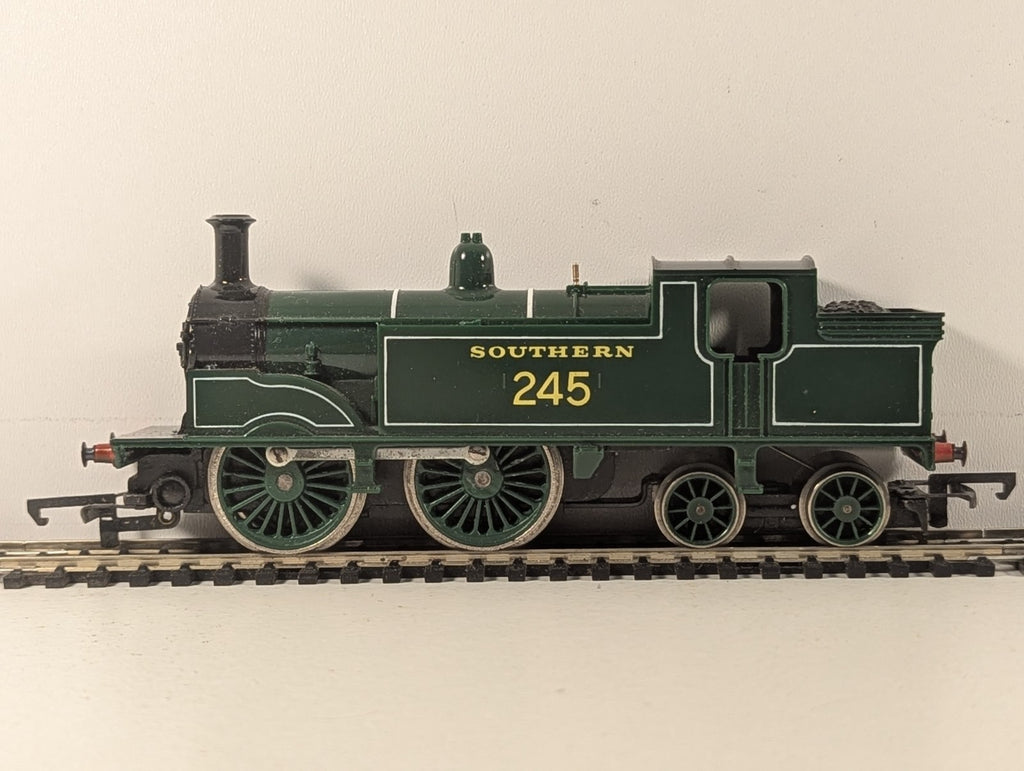 Tri-ang Hornby OO Gauge Class M7 0-4-4T Locomotive 245 Southern Green