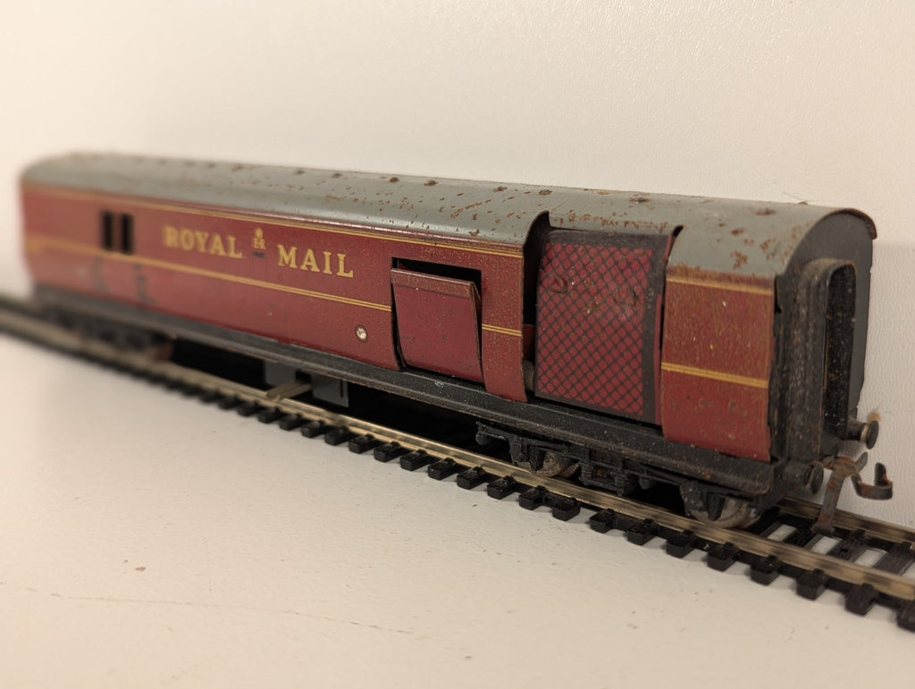 Hornby Dublo OO Gauge Royal Mail TPO Coach – Broken Buffer