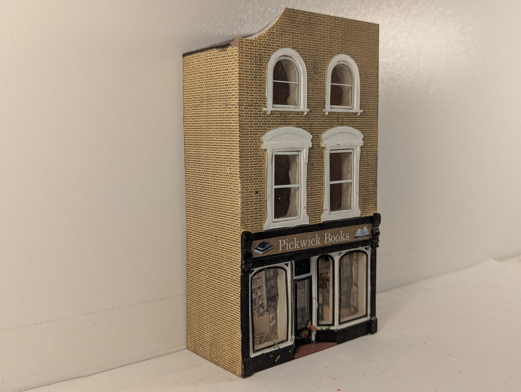 Hornby OO Gauge Skaledale Low Relief Pickwick Books Building R9826
