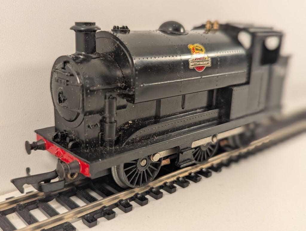 Tri-ang R153 OO Gauge 0-6-0 Saddle Tank Locomotive – Boxed