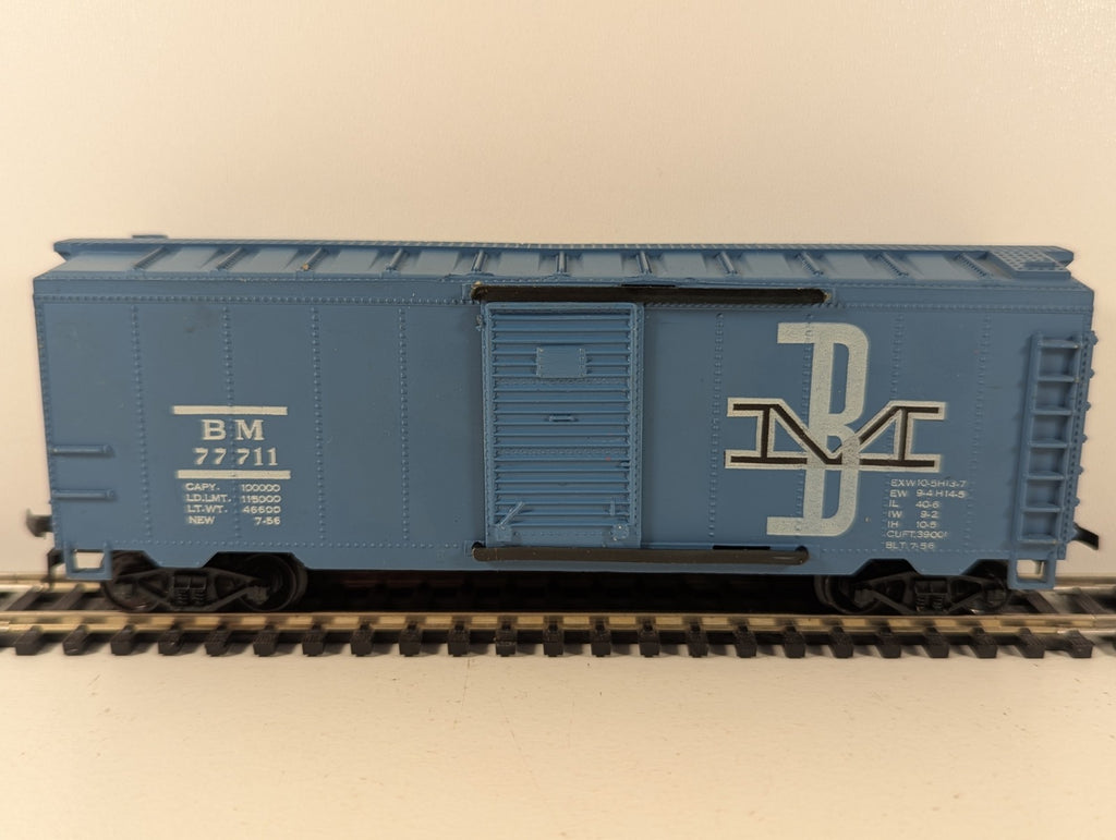 Tyco HO Gauge Boston & Maine 77711 Sliding Door Boxcar