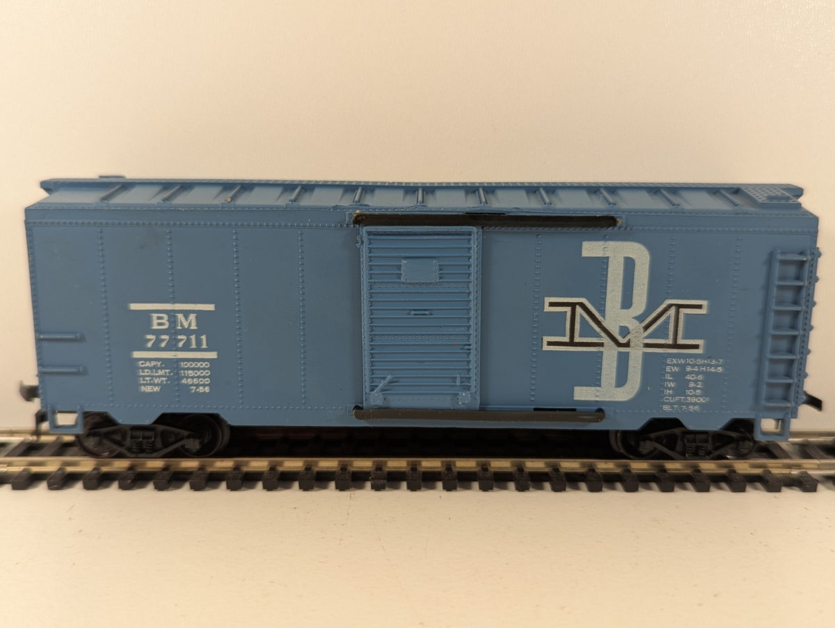 Tyco HO Gauge Boston & Maine 77711 Sliding Door Boxcar
