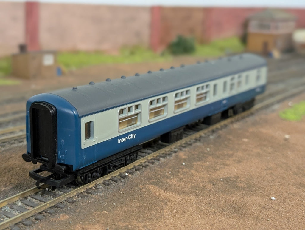 Hornby R921 OO Gauge BR Mk2 Inter-City Second Class Coach M9439