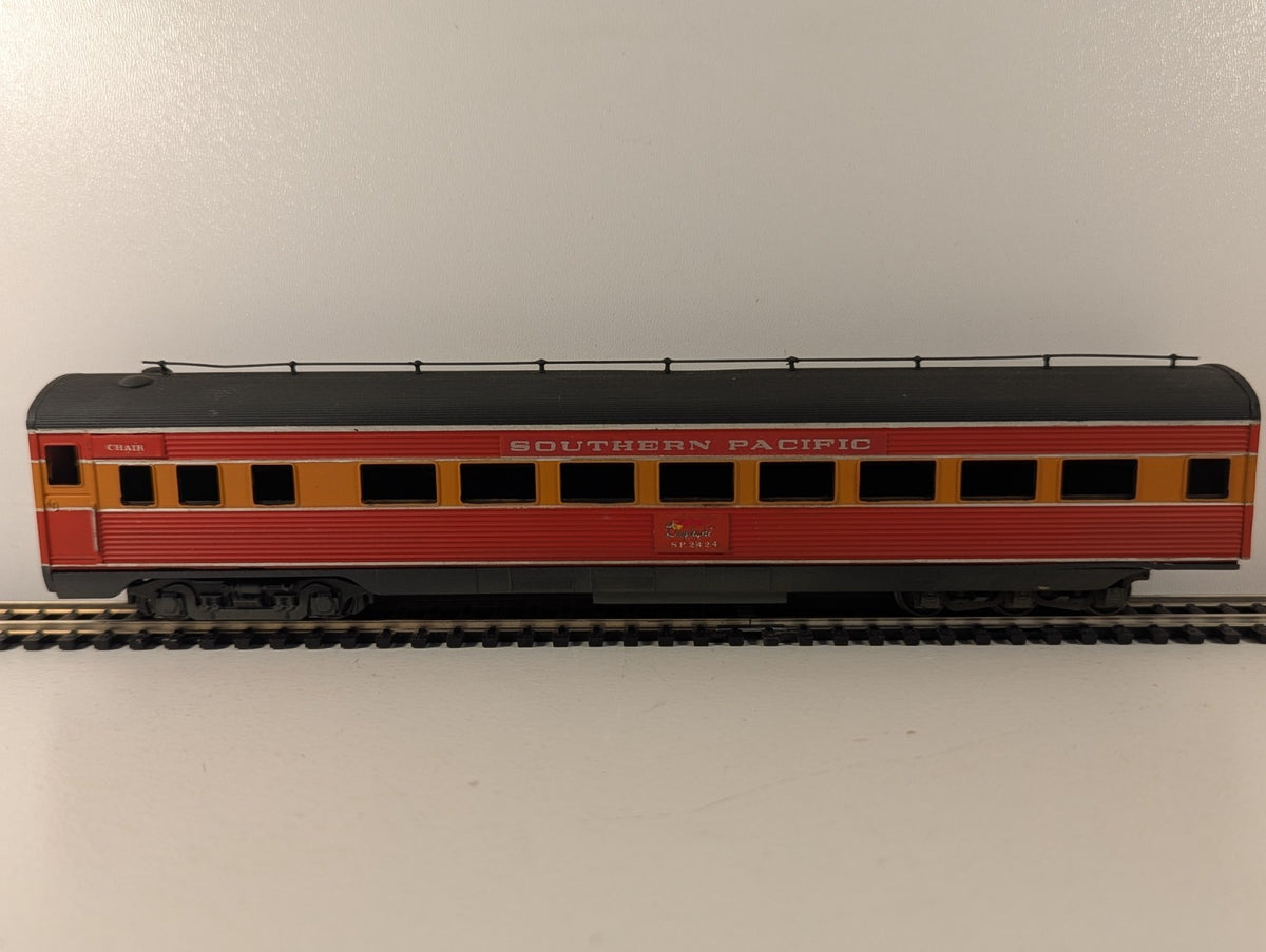 Athearn HO Scale Southern Pacific Daylight Passenger Car