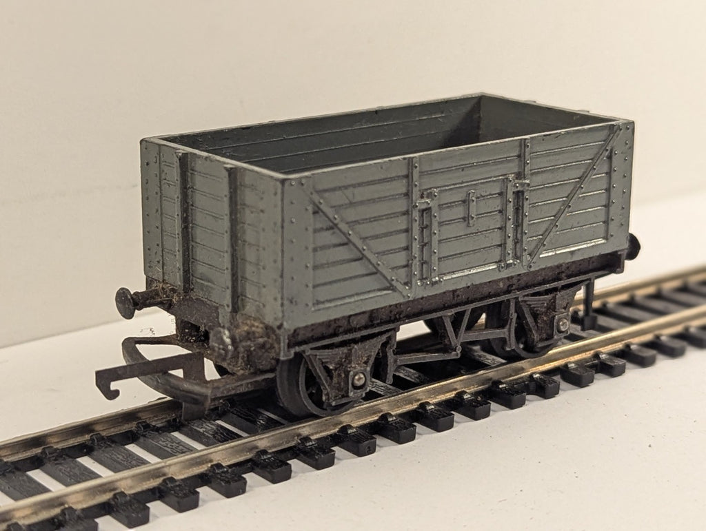 Tri-ang OO Gauge R10 7-Plank Open Wagon Grey  Converter
