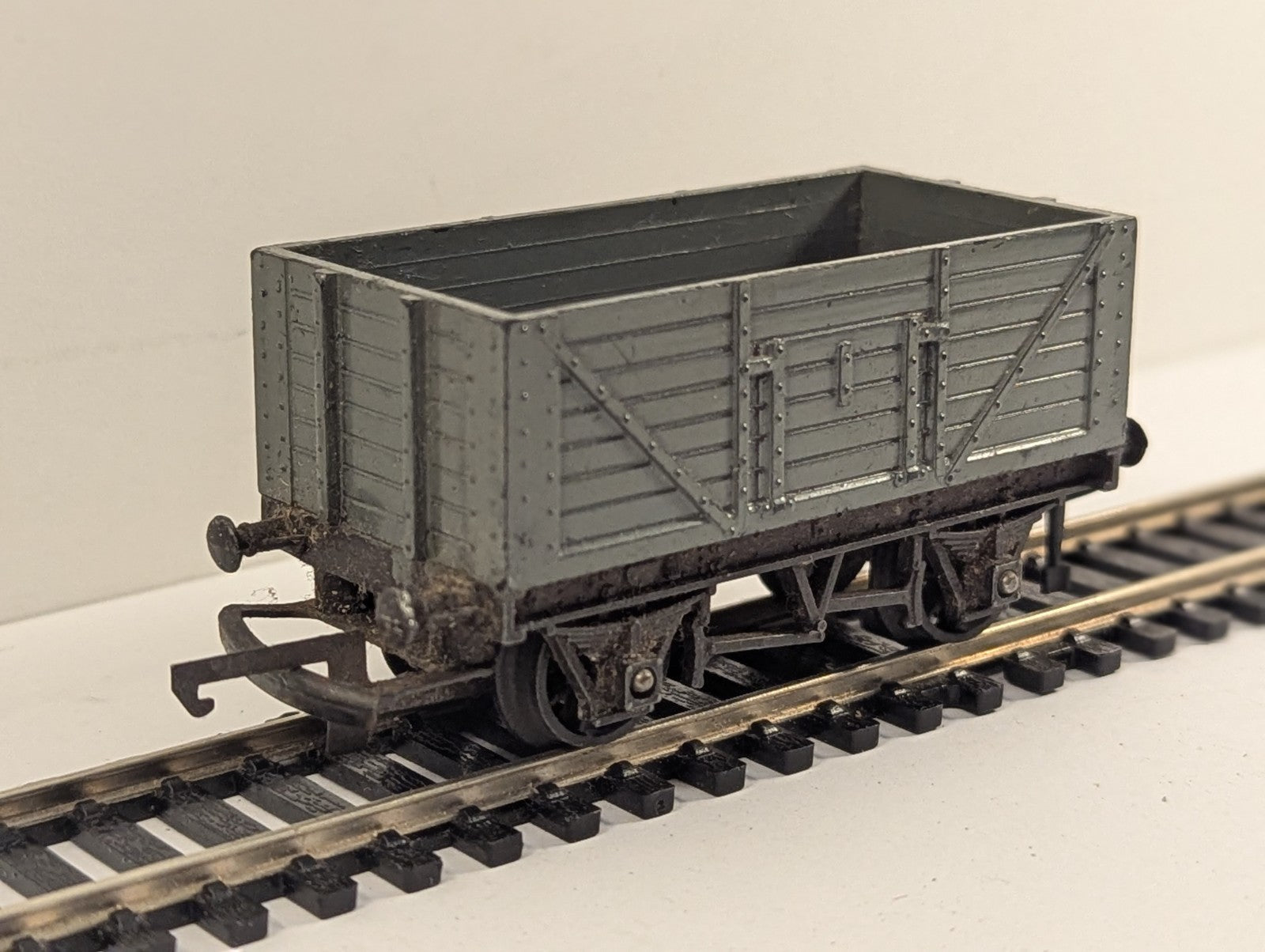 Tri-ang OO Gauge R10 7-Plank Open Wagon Grey  Converter