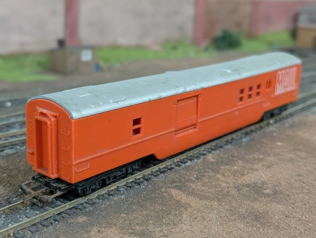 Triang Hornby R119 Operating Mail Coach - Orange livery 'MAIL