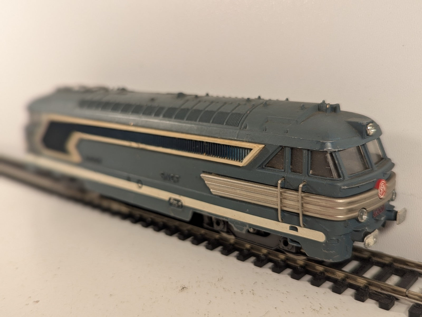 Jouef HO Gauge SNCF Class BB 67000 Diesel Locomotive 67001 SNCF Blue Non-Runner