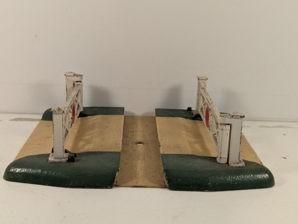 Hornby Dublo OO Gauge Level Crossing