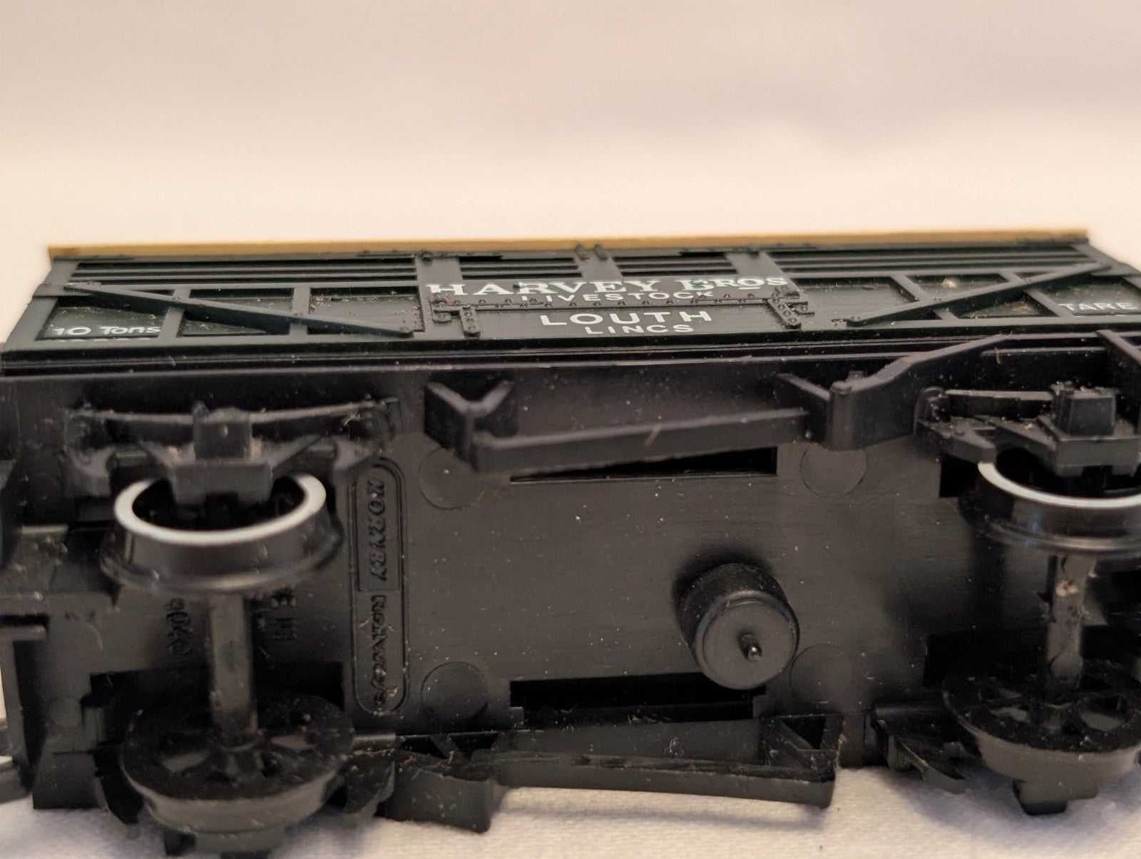 Hornby OO Gauge Harvey Bros 10 Ton Cattle Wagon Goods Wagon 12563