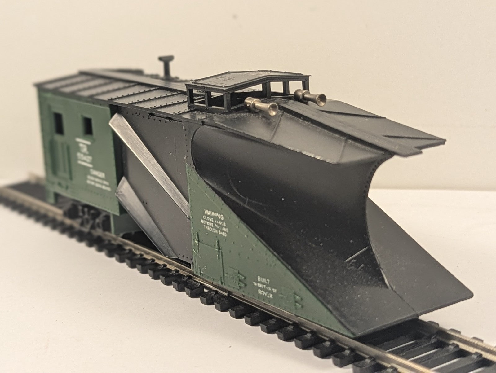 Tri-ang R138 OO Gauge Transcontinental Snowplough