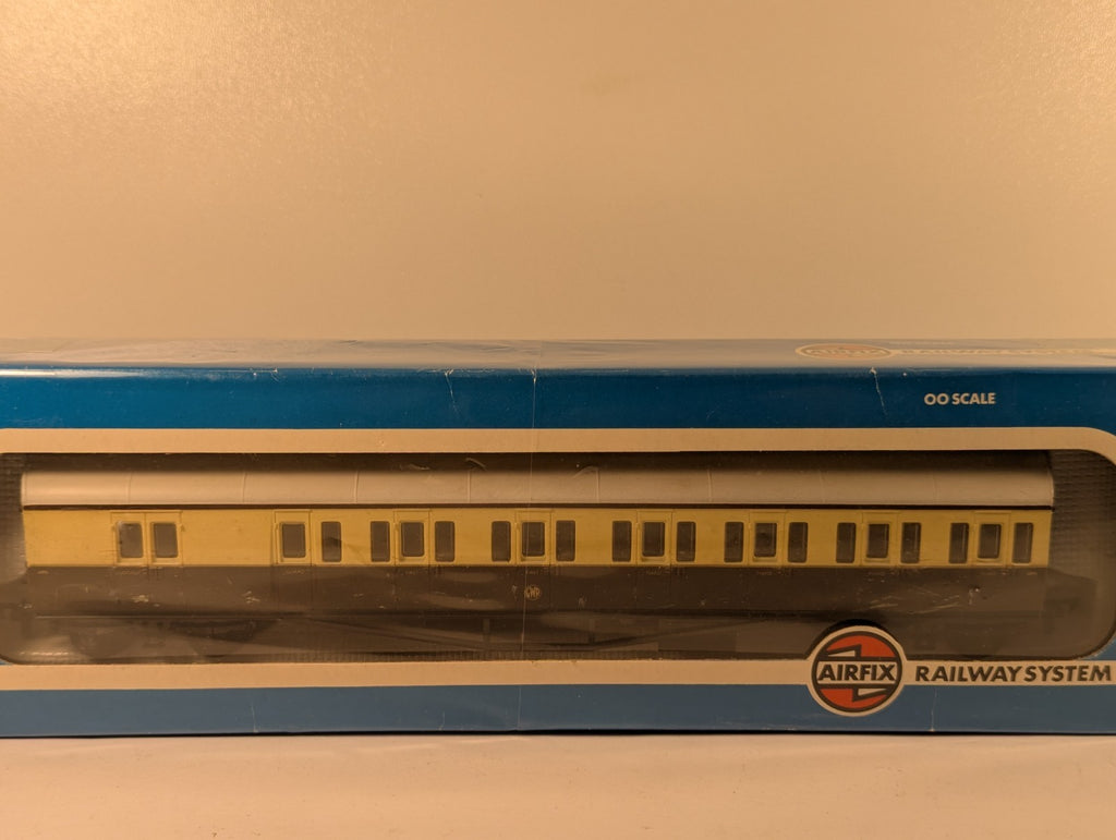 Airfix 54250-0 OO Gauge GWR Class B Suburban Brake Coach Boxed Unopened