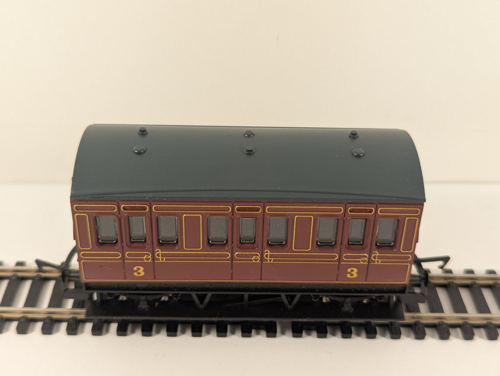 Hornby OO Gauge LMS 4-Wheel Coach Maroon
