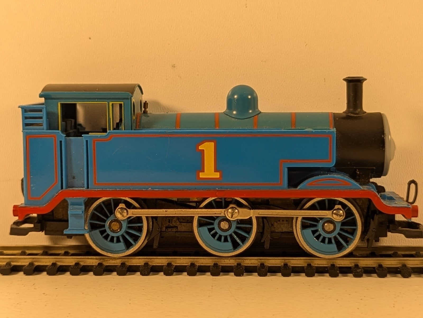 Hornby ThomastheTankEngine 0-6-0T SteamLocomotive OOGauge - Missing Buffer heads