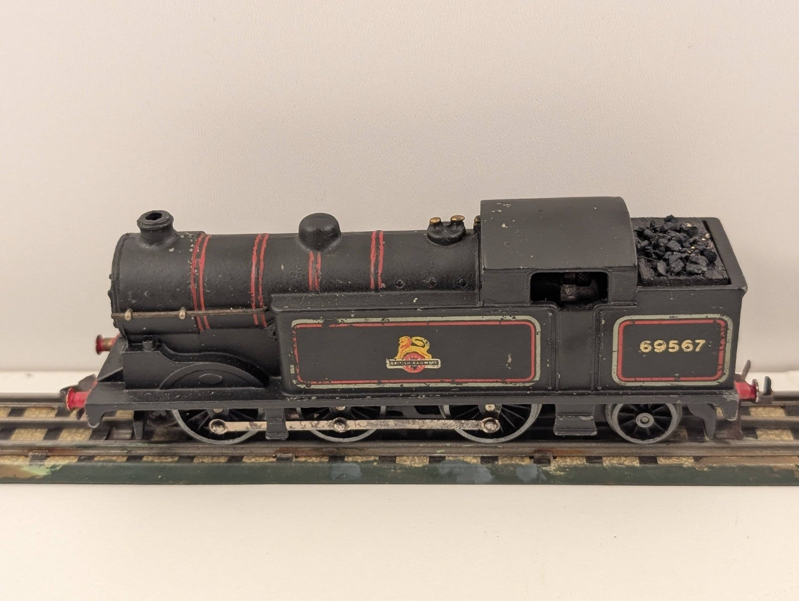 Hornby Dublo EDL17 Class N2 0-6-2T Tank Locomotive – No. 69567 3-Rail – OO Gauge