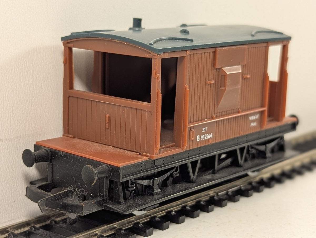 Hornby OO Gauge BR 20 Ton Brake Van B952564 BR Bauxite R124