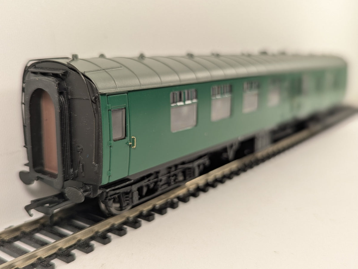 Bachmann OO Gauge BR Mk1 Brake Corridor (BSK) Passenger Coach S34255 SR Green
