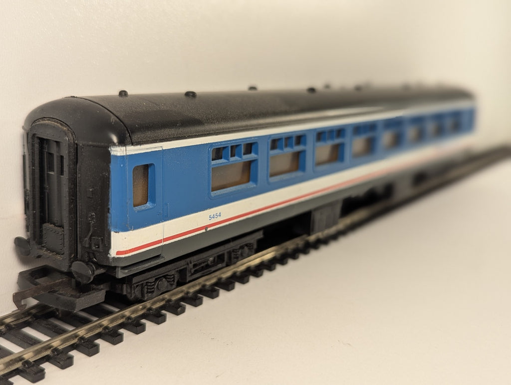 Lima OO Gauge BR Mk1 SK Corridor Second Passenger Coach 5454 Network SouthEast