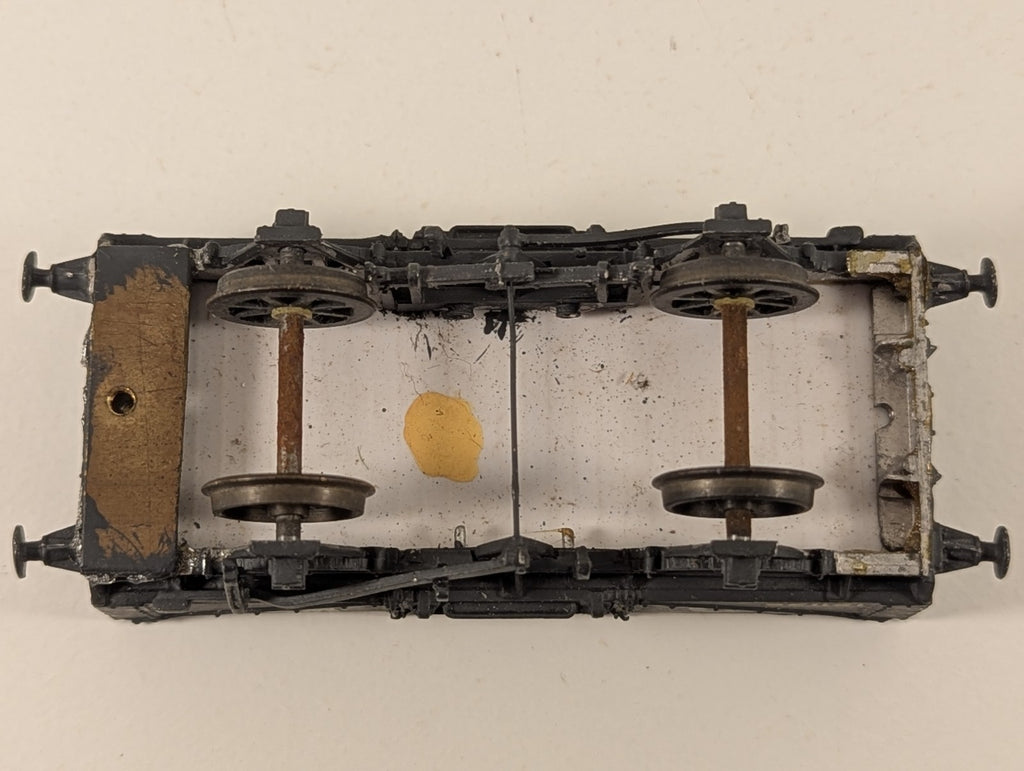 Peco OO gauge GWR 5-plank open goods wagon kit - body comes of wheels