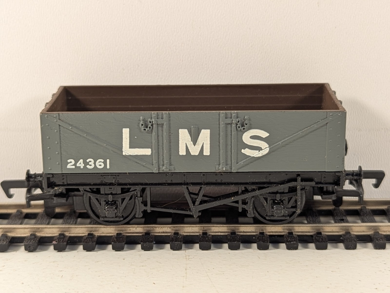 Mainline 37-130 LMS 5 Plank Open Wagon Grey OO Gauge - Boxed